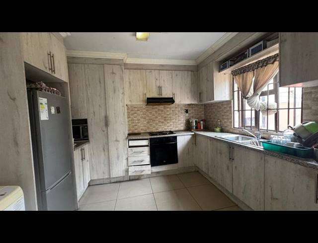 3 BEDROOM HOUSE FOR SALE IN KENSINGTON